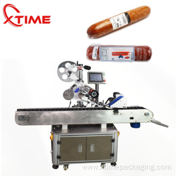 Sausage labeling machine with conveyor